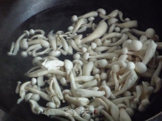 腊肠白玉菇的做法步骤：3
