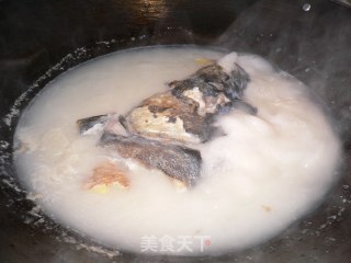 香煎鱼头豆腐汤的做法步骤：2