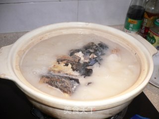 香煎鱼头豆腐汤的做法步骤：3