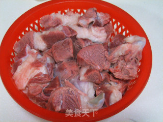 辣焖羊肉粉丝的做法步骤：1