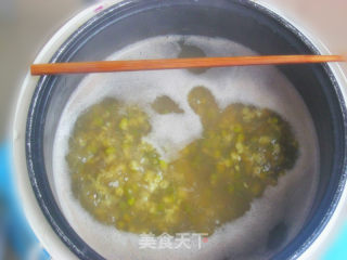 超简单电饭煲绿豆糖水的做法步骤：4