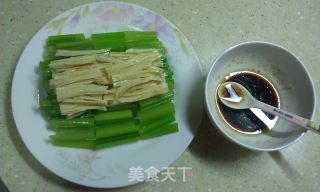 芹菜拌腐竹的做法步骤：8
