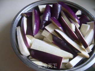 酱香肉末烧茄子的做法步骤：1