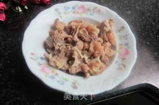 双椒炒牛腩的做法步骤：1