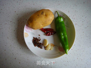 酸辣土豆丝的做法步骤：1