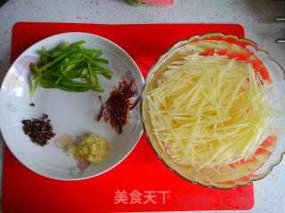 酸辣土豆丝的做法步骤：2
