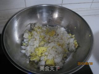 香而不油腻的酱油炒饭的做法步骤：3