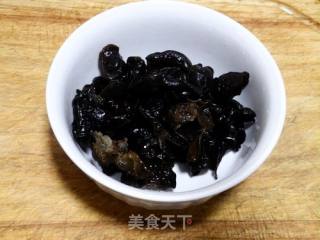辣椒木耳炒鸡蛋的做法步骤：2