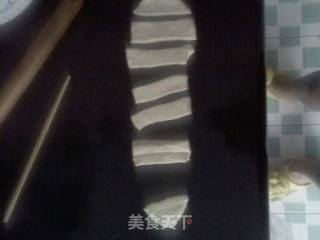 炸油条的做法步骤：6