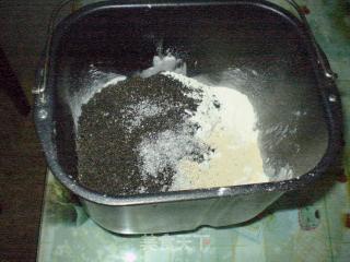 黑芝麻花卷的做法步骤：1