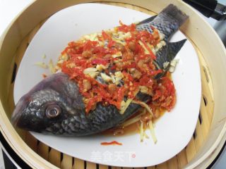剁椒活鱼的做法步骤：5