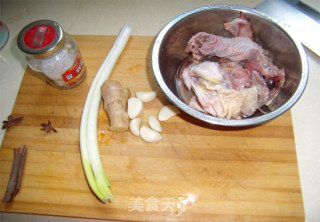 红烧鸡块的做法步骤：1