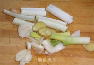 红烧鸡块的做法步骤：2