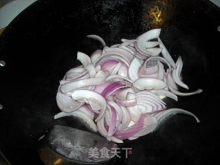 葱香黑椒牛仔骨的做法步骤：7