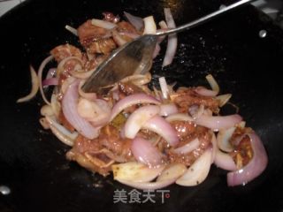 葱香黑椒牛仔骨的做法步骤：9