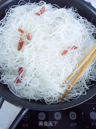 【想念妈妈的味道】什锦炒米线的做法步骤：10