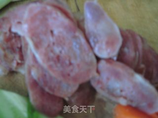 包米笋炒香肠的做法步骤：3