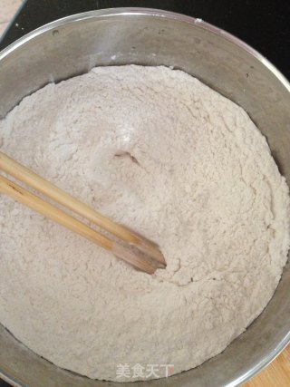 西葫芦鸡蛋水饺的做法步骤：1