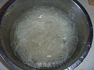 【香甜爽滑小甜品】——杨梅凉糕（附杨梅汁的做法）的做法步骤：2