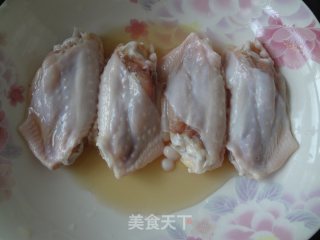 棕香糯米鸡翅的做法步骤：1