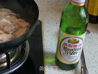啤酒炖香骨的做法步骤：2