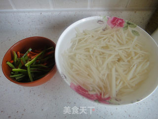 椒香藕丝的做法步骤：2
