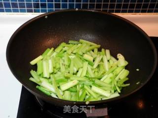 西芹海米的做法步骤：5