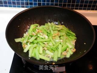 西芹海米的做法步骤：10