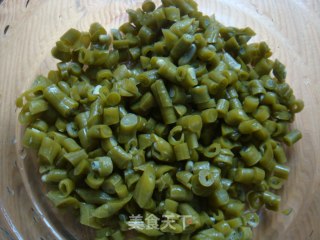酸豆角肉末炒意粉的做法步骤：1