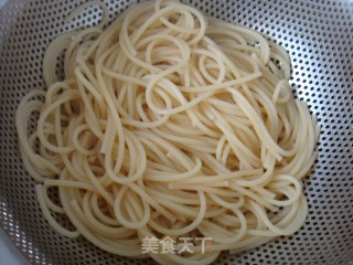 酸豆角肉末炒意粉的做法步骤：4