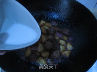 土豆烧肉丸的做法步骤：8