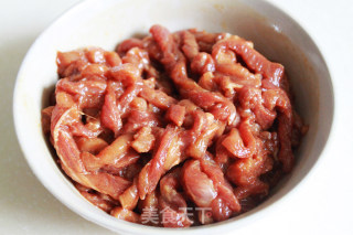 橄榄菜甜豆炒肉丝的做法步骤：2
