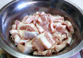 家常小菜—大豆头菜炆肉的做法步骤：1