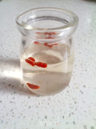 蜂蜜冰糖雪耳露的做法步骤：2