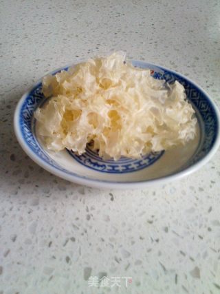 蜂蜜冰糖雪耳露的做法步骤：3