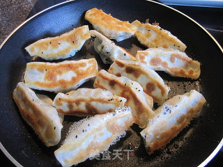 韭菜鸡蛋锅贴的做法步骤：13