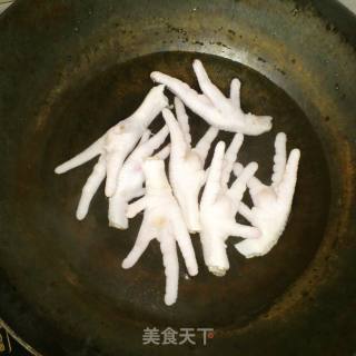 花生焖鸡脚—电饭煲版的做法步骤：2