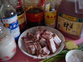 糖醋肋排的做法步骤：1
