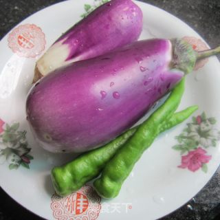 家常炒茄条的做法步骤：1