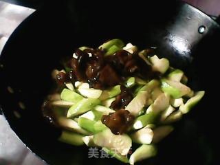 丝瓜木耳炒鸡蛋  汤的做法步骤：5