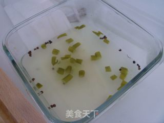 泡椒凤爪的做法步骤：2