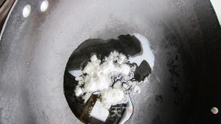 小窍门烧出红亮入口即化的红烧肉——{酥皮土豆炖肉}的做法步骤：5