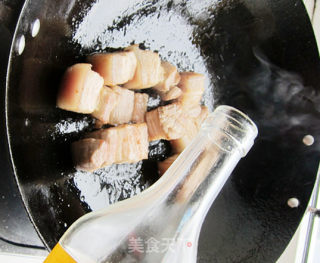 小窍门烧出红亮入口即化的红烧肉——{酥皮土豆炖肉}的做法步骤：8