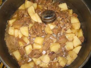 牛肉筋炖土豆的做法步骤：11