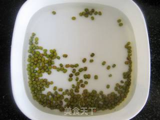 莲子百合绿豆粥的做法步骤：1