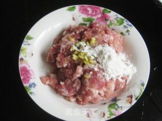肉丸鲜虾炖豆腐的做法步骤：3