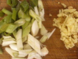 懒人版超简单好吃的肉丝青菜面条的做法步骤：2