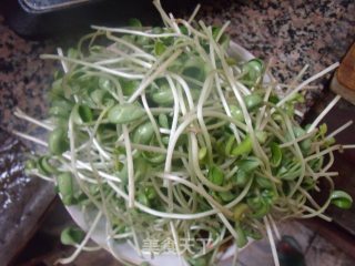 清炒豆苗的做法步骤：1