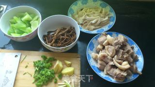 双菇炖老鸭的做法步骤：1