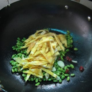 毛豆炒蛋-----家常简单营养美食的做法步骤：6